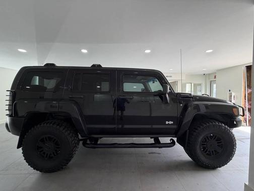 Black 2008 Hummer H3 Base