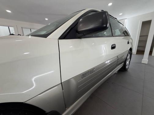 White Frost Pearl/Titanium Pearl 2004 Subaru Outback Base