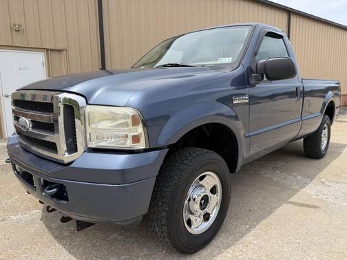 Blue 2005 Ford F-250 XLT