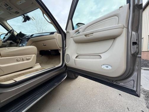 2007 Cadillac Escalade Base