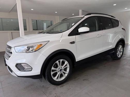 Oxford White 2018 Ford Escape SE