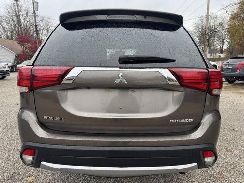 2017 Mitsubishi Outlander ES