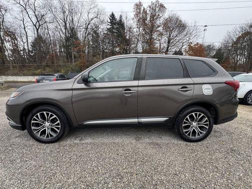 2017 Mitsubishi Outlander ES