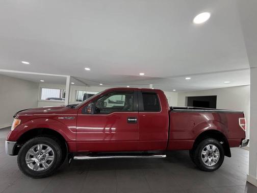 Red 2009 Ford F-150 XLT SuperCab