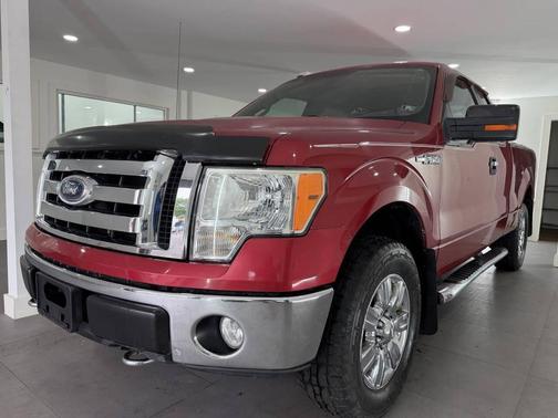 Red 2009 Ford F-150 XLT SuperCab