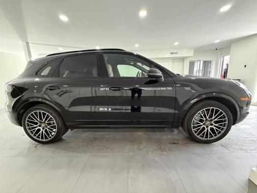2021 Porsche Cayenne Cayenne