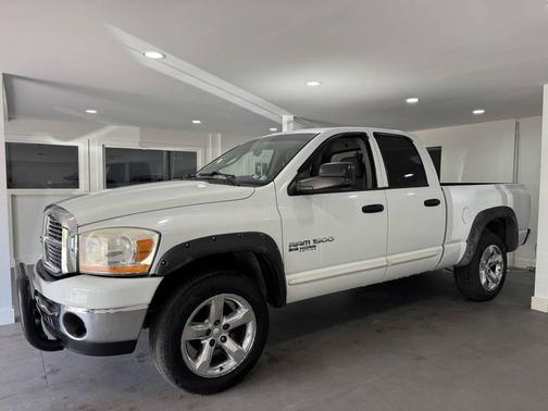 White 2006 Dodge Ram 1500 SLT Quad Cab