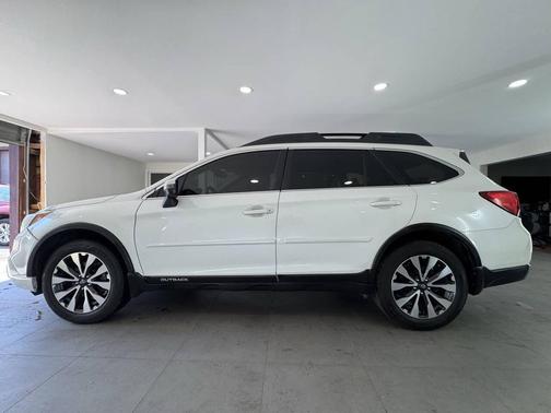 Crystal White Pearl 2016 Subaru Outback 2.5i Limited