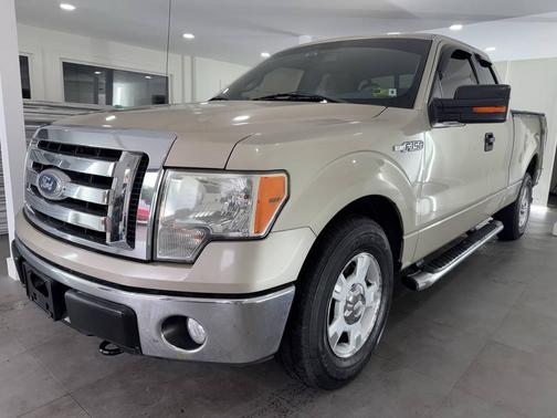 Tan 2010 Ford F-150 XLT SuperCab