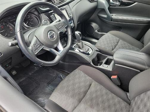 2022 Nissan Rogue Sport SV