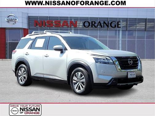 2022 Nissan Pathfinder SL