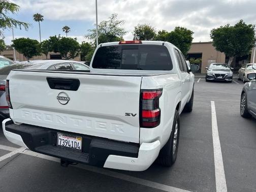 2024 Nissan Frontier SV