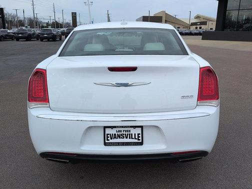2017 Chrysler 300 Limited