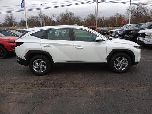 2022 Hyundai TUCSON SE