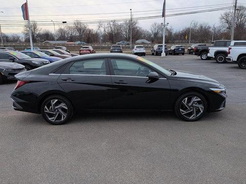 2024 Hyundai ELANTRA Limited