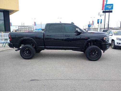 2022 RAM 2500 Laramie Crew Cab 4x4 6'4' Box
