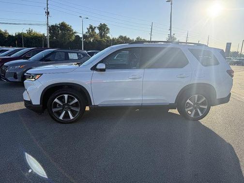 2023 Honda Pilot Touring 8-Passenger