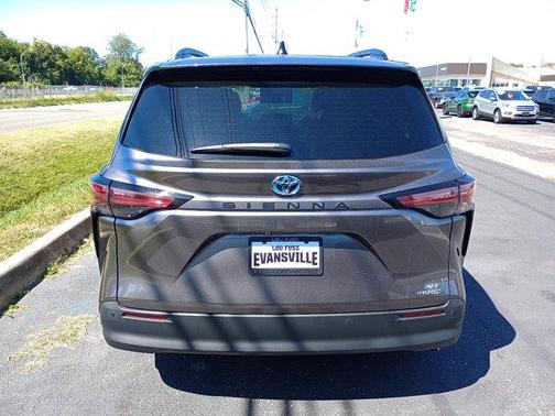 2022 Toyota Sienna XLE 7 Passenger
