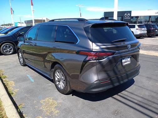 2022 Toyota Sienna XLE 7 Passenger