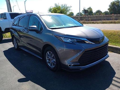 2022 Toyota Sienna XLE 7 Passenger