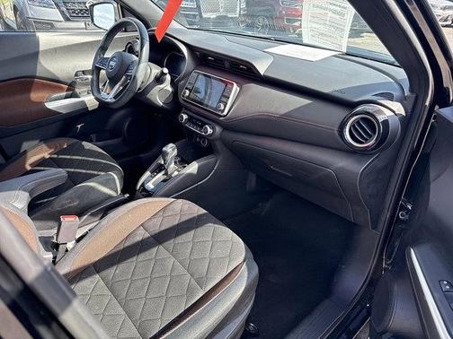 2020 Nissan Kicks SR