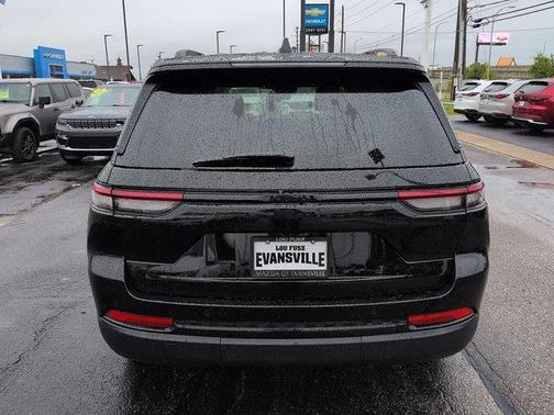 Diamond Black Crystal Pearlcoat 2025 Jeep Grand Cherokee Altitude