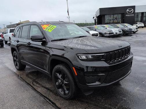 Diamond Black Crystal Pearlcoat 2025 Jeep Grand Cherokee Altitude