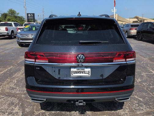 Pure White 2025 Volkswagen Atlas 2.0T SE w/Technology