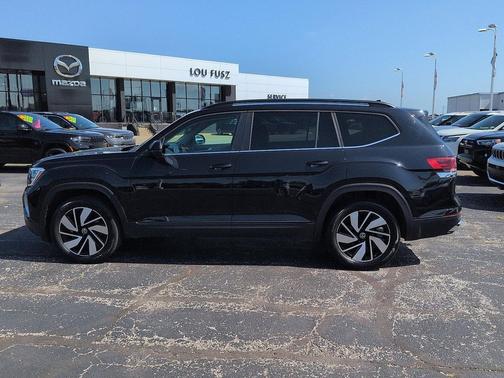 Pure White 2025 Volkswagen Atlas 2.0T SE w/Technology