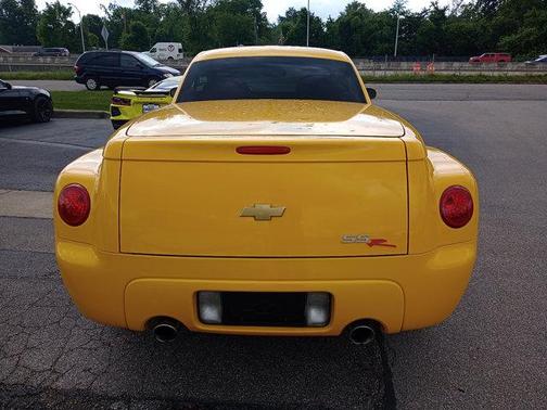 2004 Chevrolet SSR LS