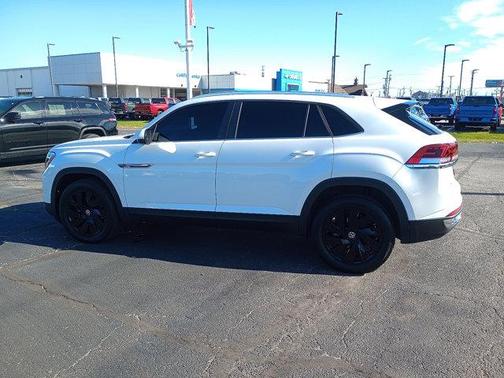 2025 Volkswagen Atlas Cross Sport 2.0T SE w/Technology 4MOTION