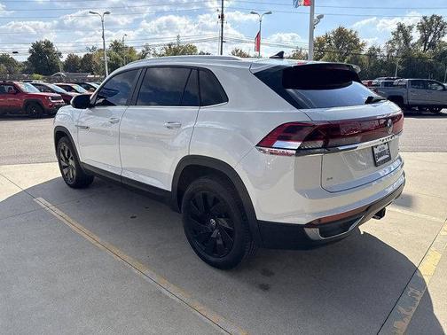 2025 Volkswagen Atlas Cross Sport 2.0T SE w/Technology 4MOTION