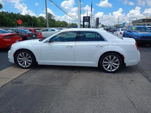 2018 Chrysler 300 Touring
