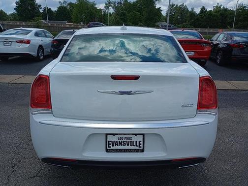 2018 Chrysler 300 Touring
