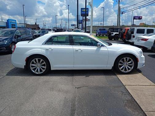 2018 Chrysler 300 Touring