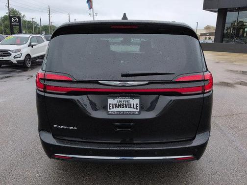 Brilliant Black Crystal Pearlcoat 2023 Chrysler Pacifica Touring L