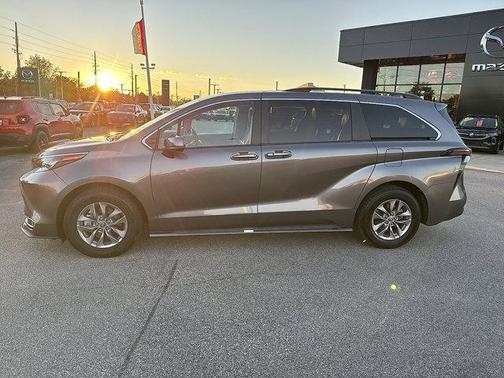 2024 Toyota Sienna XLE