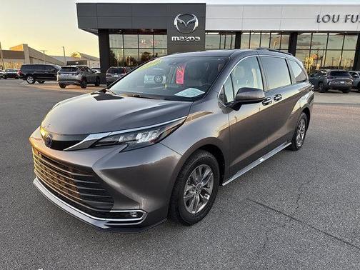 2024 Toyota Sienna XLE