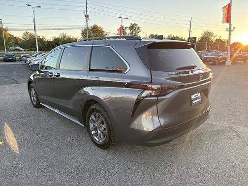 2024 Toyota Sienna XLE