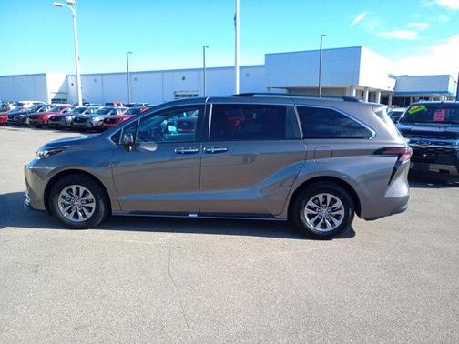 2024 Toyota Sienna XLE
