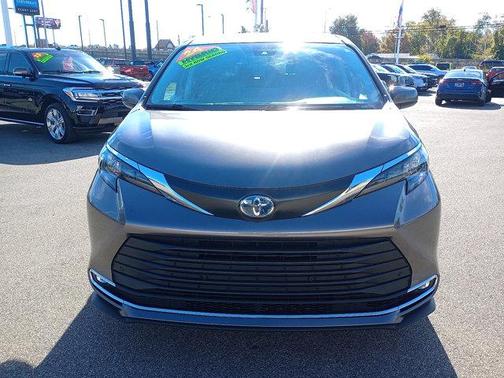 2024 Toyota Sienna XLE