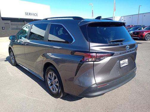 2024 Toyota Sienna XLE