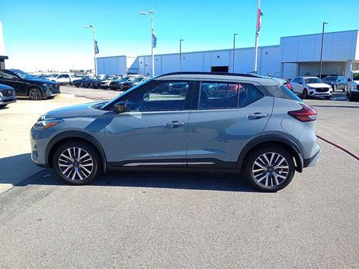 2023 Nissan Kicks SR