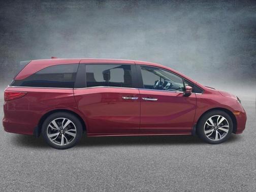 Radiant Red Metallic II 2022 Honda Odyssey Touring