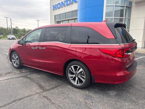 Radiant Red Metallic II 2022 Honda Odyssey Touring