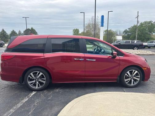 Radiant Red Metallic II 2022 Honda Odyssey Touring