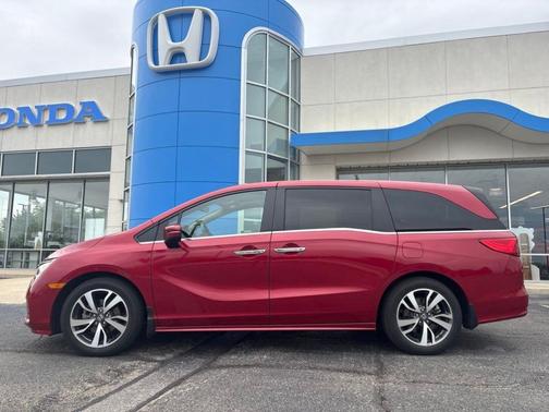 Radiant Red Metallic II 2022 Honda Odyssey Touring