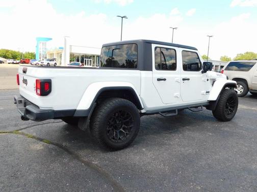 2022 Jeep Gladiator Sport