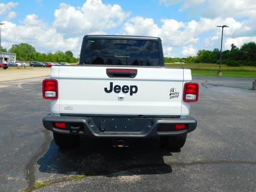 2022 Jeep Gladiator Sport