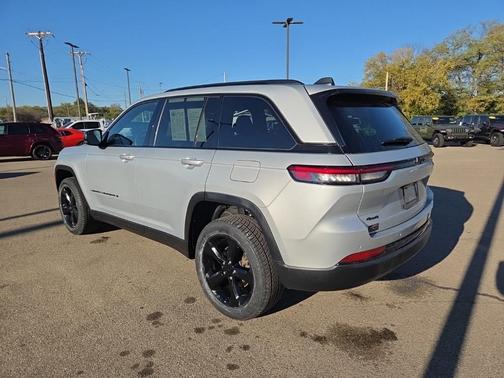 2022 Jeep Grand Cherokee Altitude
